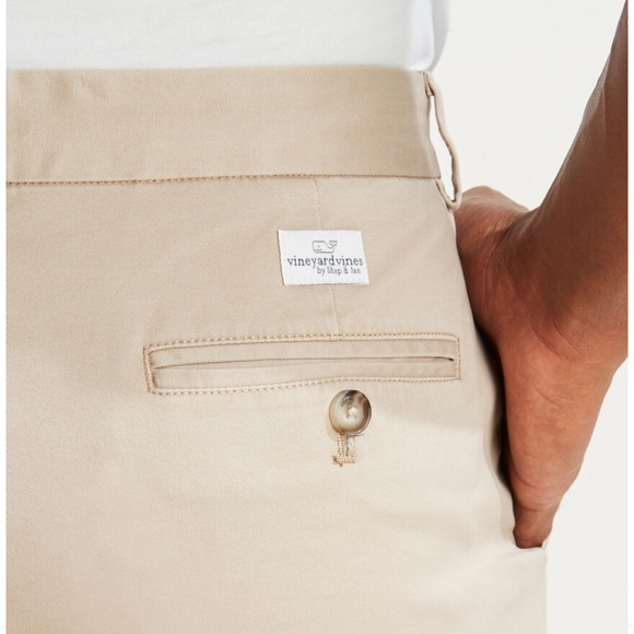 Like New Vineyard Vines 8.5 Inch Stretch Breaker Shorts size 36 - Picture 4 of 10